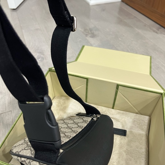 Gucci Black and Beige Men's Belt Bag - Picture 9 of 12